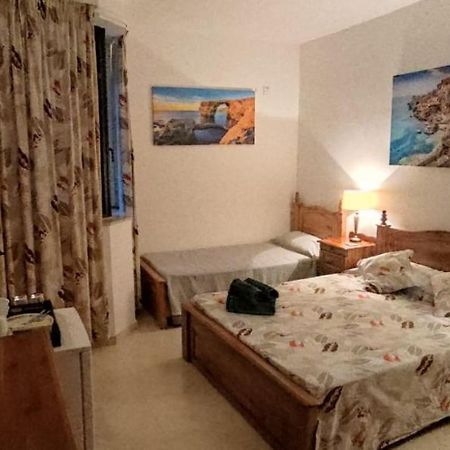 Private Double Bedroom & Private Bathroom & Shared Kitchen St. Paul's Bay Esterno foto